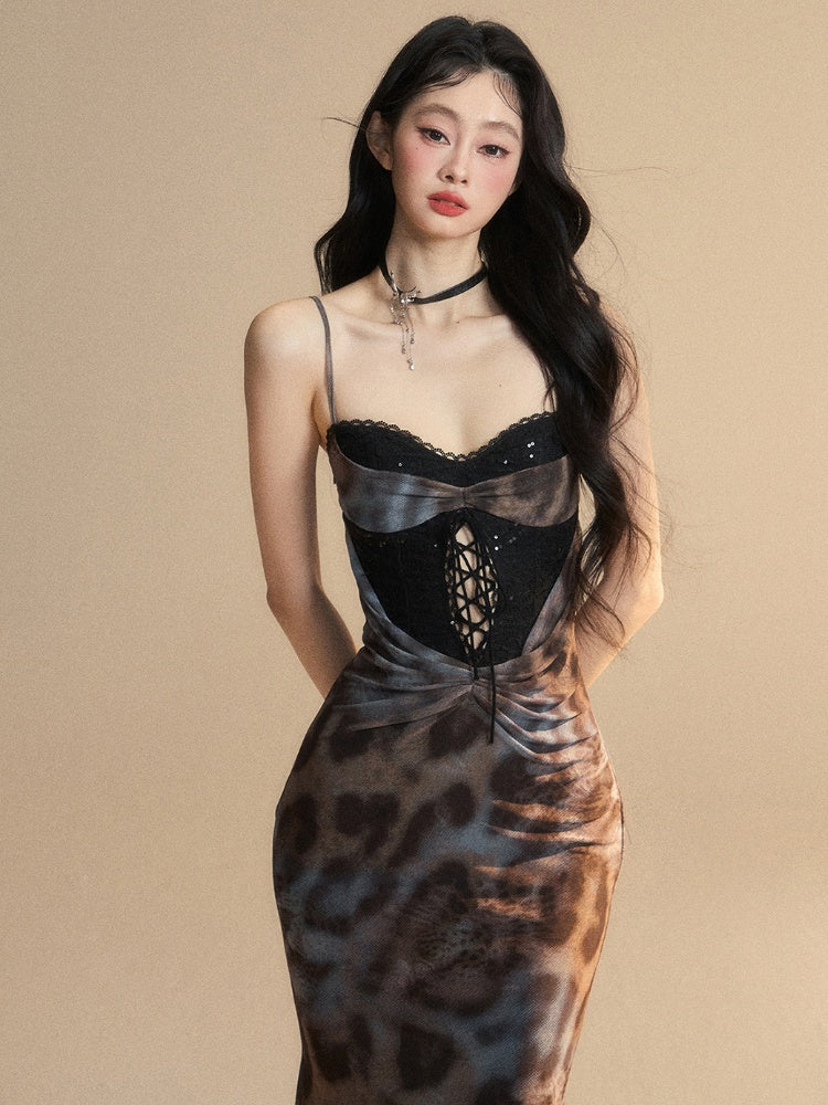 Glamorous Rückendetail Spitze Raffdetails Slip Dress Grau Leopard Cutout Patches