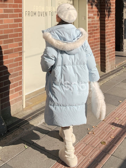 ブルーのキュートなラムアップリケの蝶結びディテールフード付きダウンコートロングバージョン