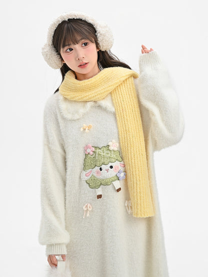 Süßes weißes Strickkleid mit Peter-Pan-Kragen und Lamm-Applikation