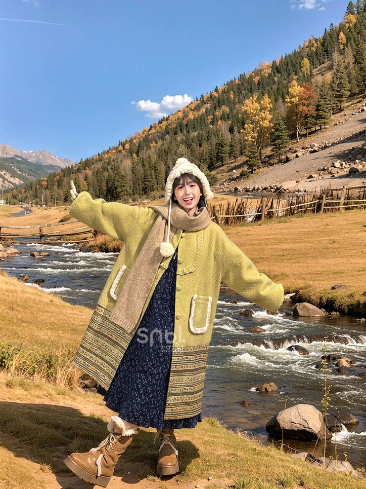 Dunkelblaues Mori Kei Blumenkleid mit Rüschenausschnitt und Blumenmuster