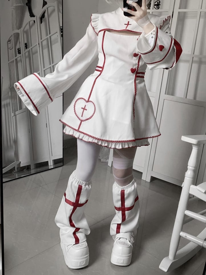 Halloween-Kleid mit Herz-Maid-Yami-Shorts und Set: Kawaii-Knöpfe, Kreuz + rot-weiße Stickerei