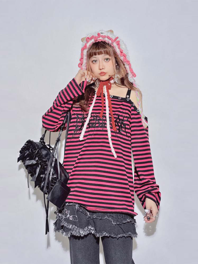 Schwarz-weiß gestreiftes Top mit asymmetrischem Ausschnitt