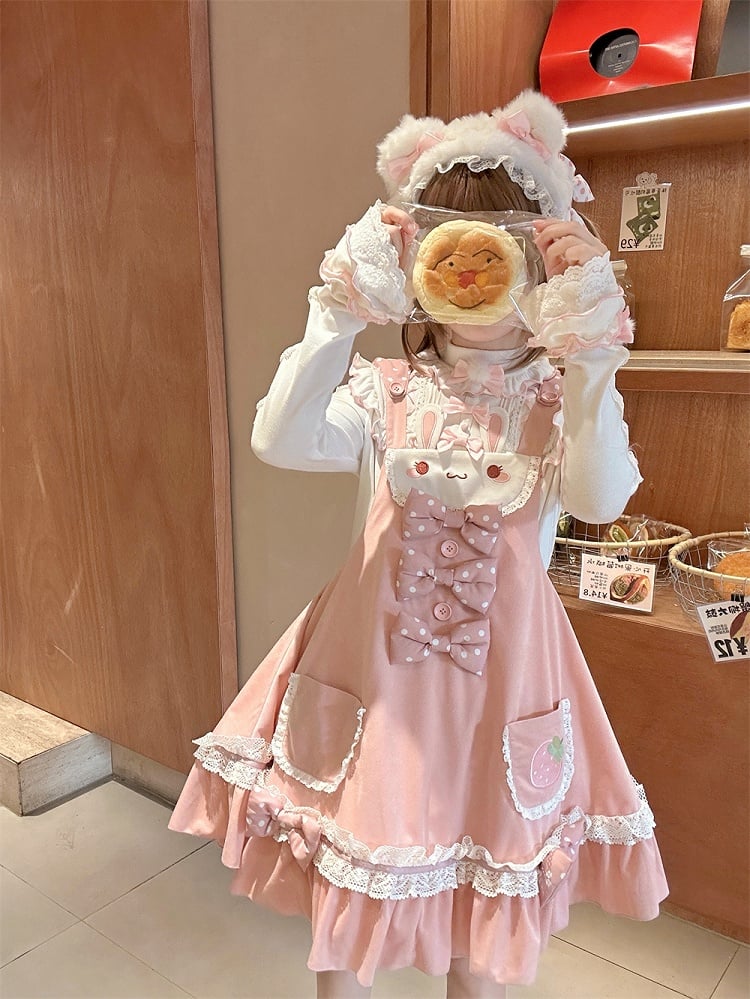 水玉模様の蝶結びロリータジャンパースカートのディテール、ウサギの耳のデザイン、甘いウエストフード、ピンク