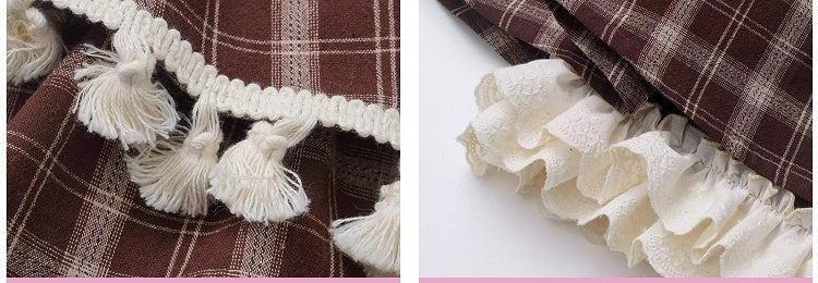 ブラウンのチェック柄ティアードスコート、フリル袖口、フリンジトリム