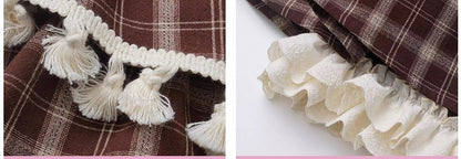 ブラウンのチェック柄ティアードスコート、フリル袖口、フリンジトリム