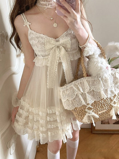 Knielanges Kleid mit Spitzenüberzug, Schleife, weißen Rüschen