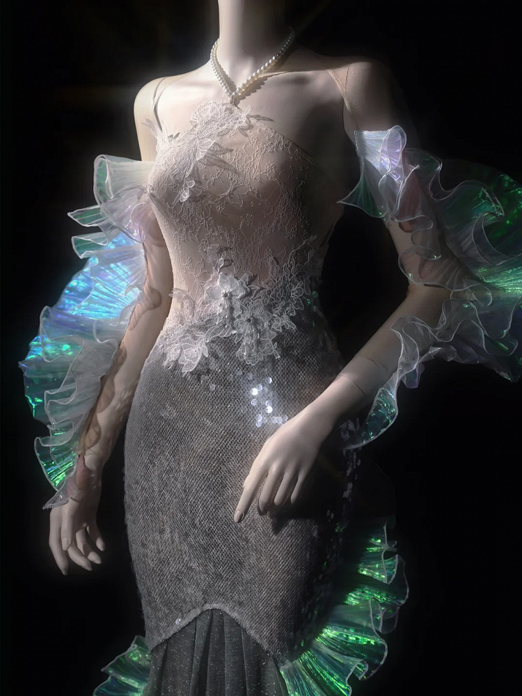 Kaskadierendes, hautfarbenes, transparentes Bolero-Design mit flossenförmiger Rüsche aus Tüll