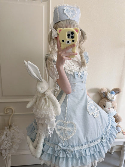 Blaues Lolita-Kleid mit Rüschensaum und Lagenmuster und Polka-Dot-Muster