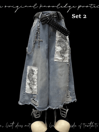 ブルーのワイドレッグジーンズ、ドラゴンのアップリケ、切りっぱなしの裾、ダメージ加工の穴、ライト