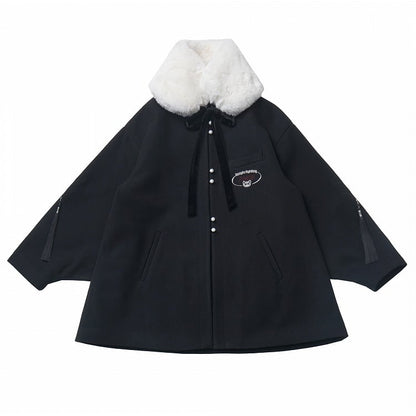 フェイクファーカラーのパンダ柄ブラックコート