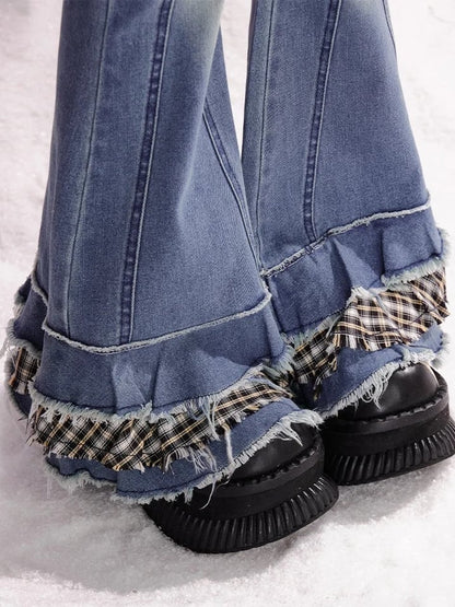 Blaue Fischschwanzjeans mit Patchwork-Bündchen und Karomuster