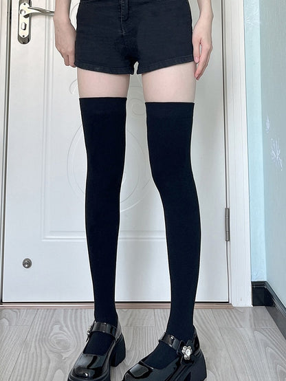 ブラックグレーのオーバーニーストッキング（厚手バージョン）