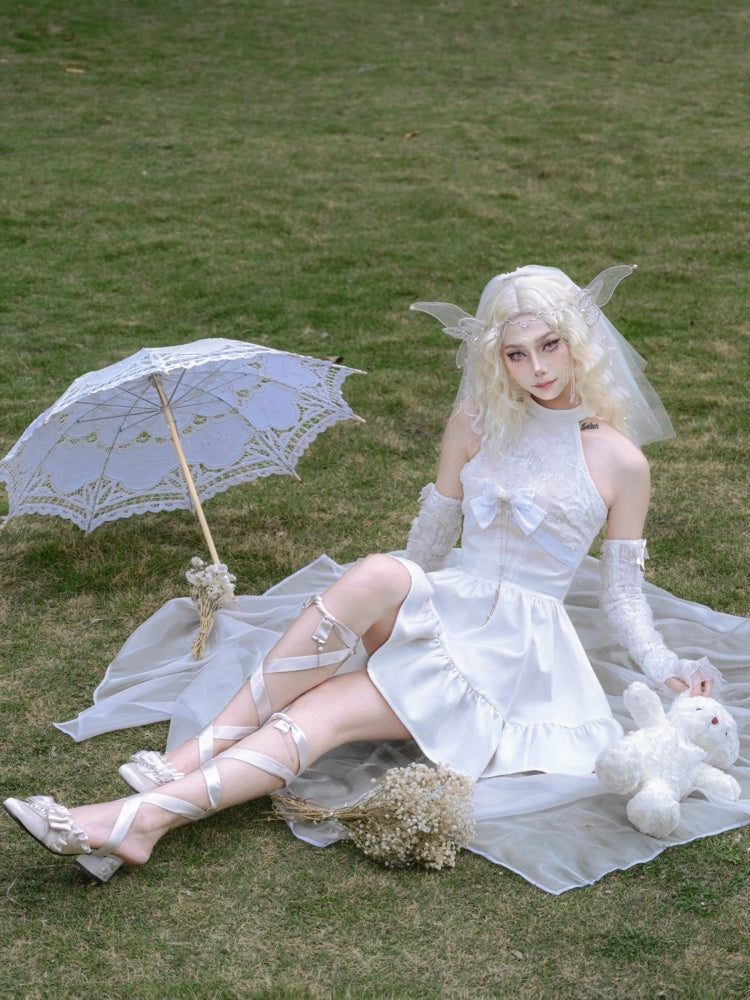 白い花柄ボディスホルターネックフェアリードレス