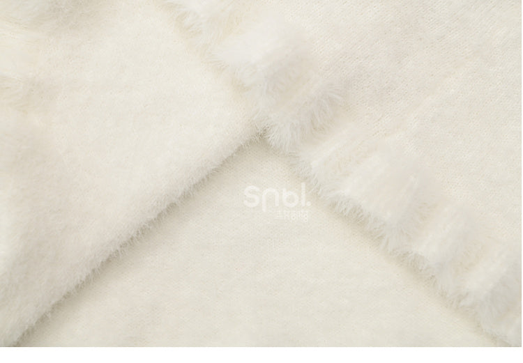 Süßes weißes Strickkleid mit Peter-Pan-Kragen und Lamm-Applikation