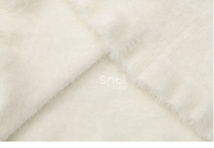 Süßes weißes Strickkleid mit Peter-Pan-Kragen und Lamm-Applikation