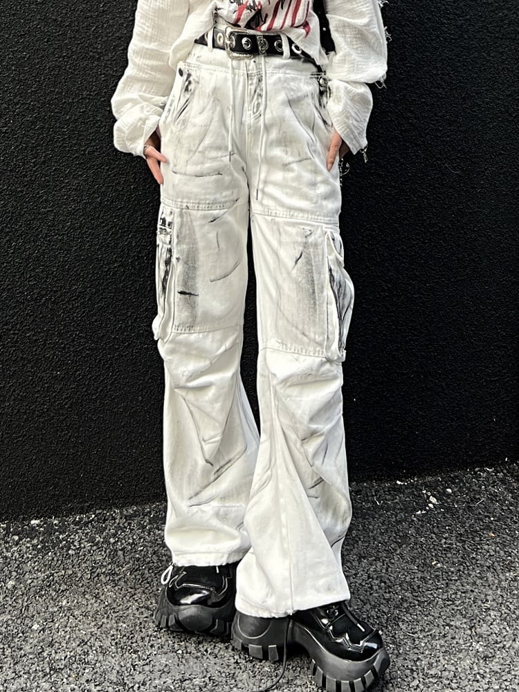 Vintage-Cargojeans in Weiß mit Farbspritzern und Batikmuster, lockere Passform, mit Kordelzug in der Taille