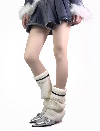 Gestrickte Beinwärmer mit Knopfumschlag