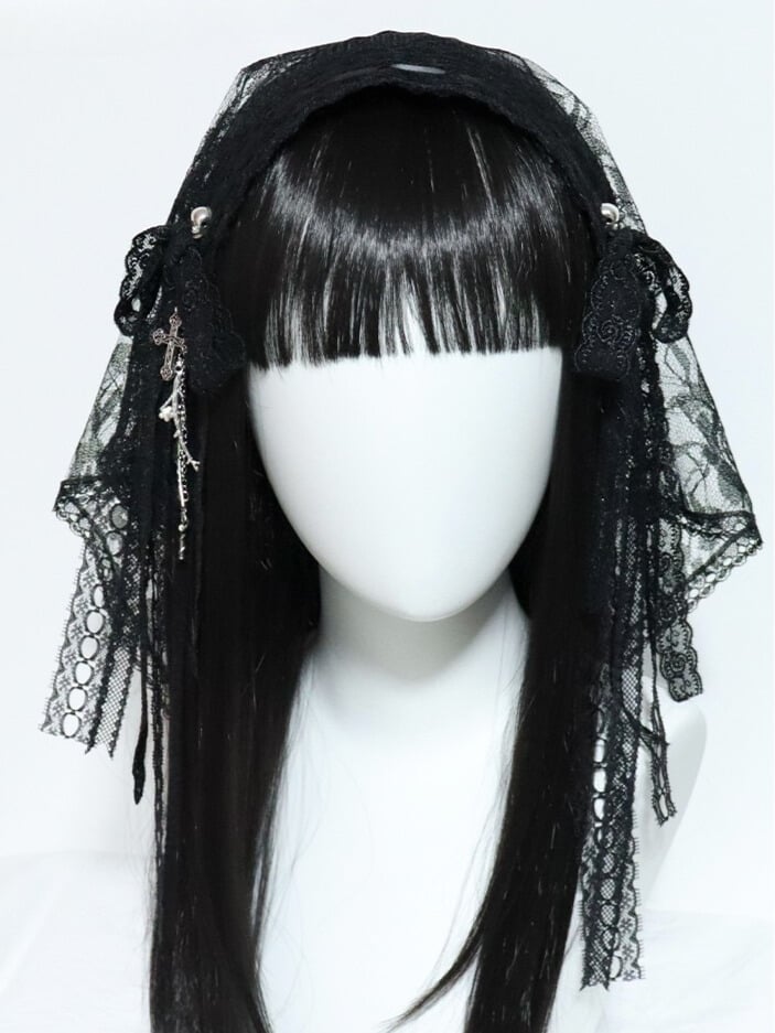 クロスベールヘアバンドとブラック/ホワイトレースの花柄チャームディテールの蝶結び