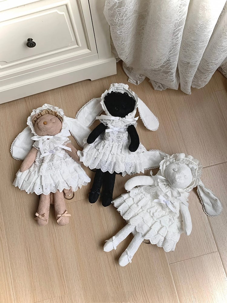Weißes Kleid mit Rosette und Schleifenstickerei + Mütze mit Hasenohren