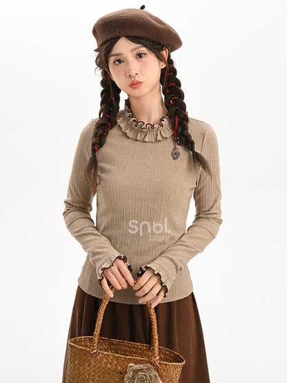 Hellbraunes Langarm-Top mit Rüschenausschnitt