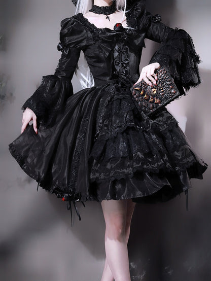 Kuro Kordelzugkleid Glockenärmel Rock Gothic Schwarz Bowknot Lolita Details und Lagen