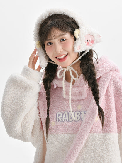 白いかわいいラムフリースのイヤーマフ