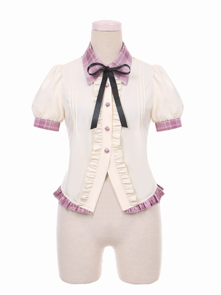 コントラストピンクのチェック柄トリム、ベージュのアイドルロリータブラウス、後ろにレースアップディテール