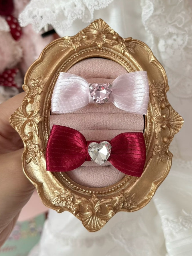 Rot gestreifter Ring mit Herzmuster in Rosa/Weinrot mit Schleife und Strass