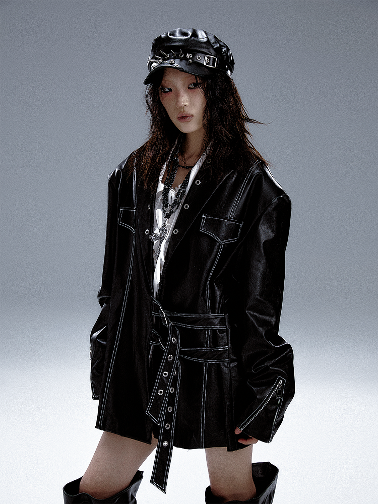 Details Schwarzer Anzug im PU-Punk-Design mit Reißverschluss und Metallmanschetten