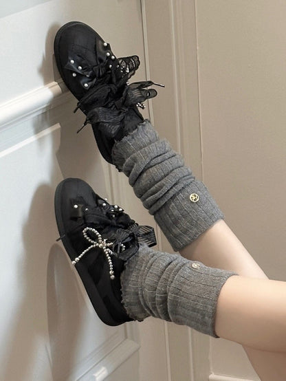 フロントビーズ装飾のブラックリボンレースアップレーストップタイスニーカー