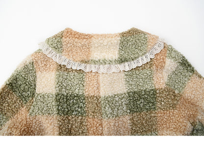 Grüner karierter Fleecemantel mit Polokragen und Spitzenbesatz