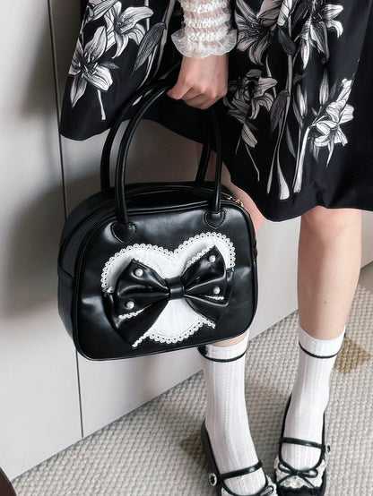 Verzierte süße schwarze Handperlentasche Plüsch Lolita Herzschleife