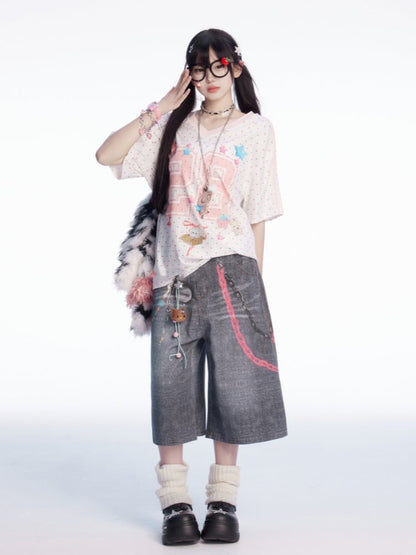 Weißes T-Shirt mit V-Ausschnitt und Zahlen- und Sternendruck