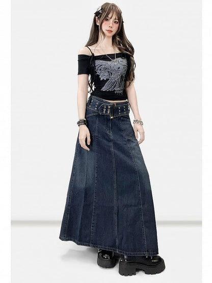 Schulterfreier Ausschnitt, verziert mit floralem schwarzem Strass-T-Shirt-Design Y2K