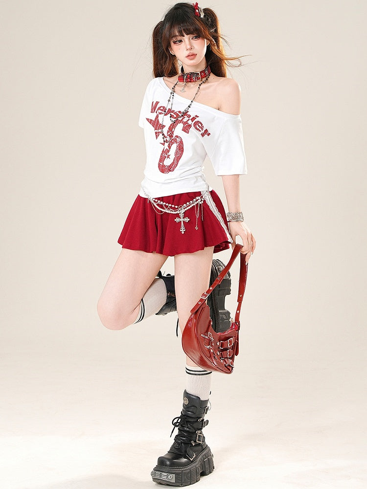 Buchstaben-T-Shirt mit Stern- und Glamour-Print, Ausschnitt in Weiß und Rot und asymmetrische Zahl