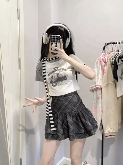 Weißes, graues Crop-Top mit süßem Panda-Print