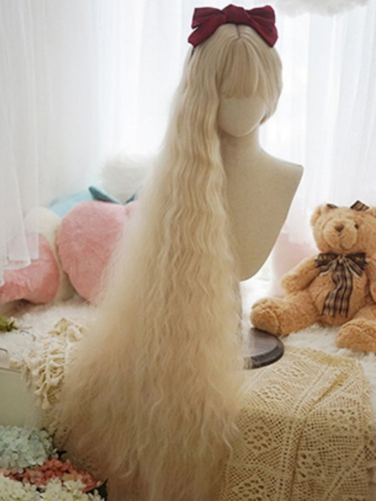 Hellblonde lange lockige Perücke mit vollem Pony