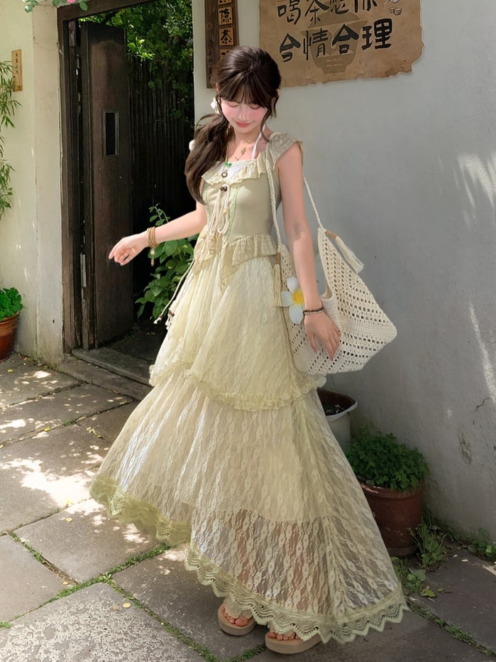 フラッタースリーブ、セルフタイビーズストラップ、ライトヘム、カーブグリーンホルタートップ