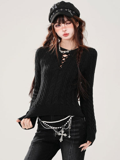 Grauer Slim-Fit-Pullover mit Rundhalsausschnitt und Cut-Out-Detail