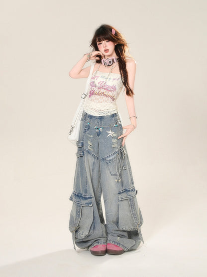 Weite Jeans mit Cargotaschen, blaue Distressed-Löcher, Schnallenriemen