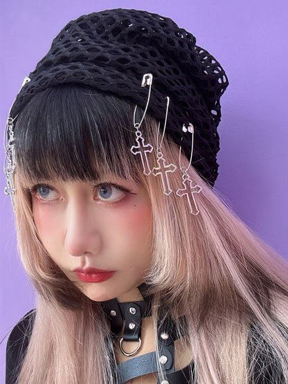 Charm Schwarze Beanie Details Pin Y2K Design Kreuz Fischnetz