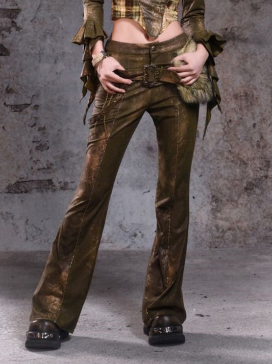 Grüne Schlaghose mit niedriger Taille und Schnalle und Plüsch-Gürteltasche