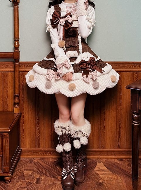 Kleid und Lolita-Overall mit gewelltem braun-weißem Rand und Pompons und Schleifen