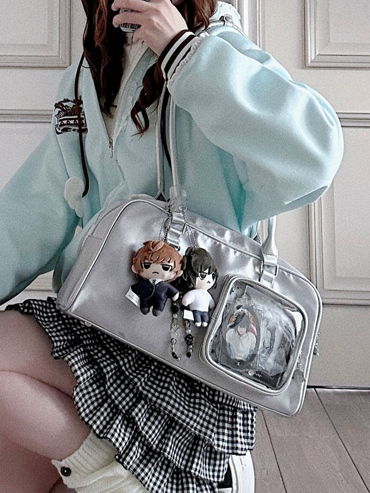 Hand mit abnehmbarer Ita-Haltertasche Silberkarte