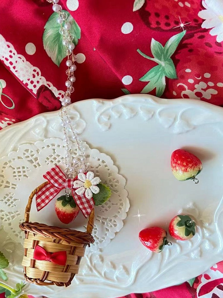 ペンダントの詳細 花柄のイチゴで飾られたネックレス 赤い蝶結びのバスケットとビーズ