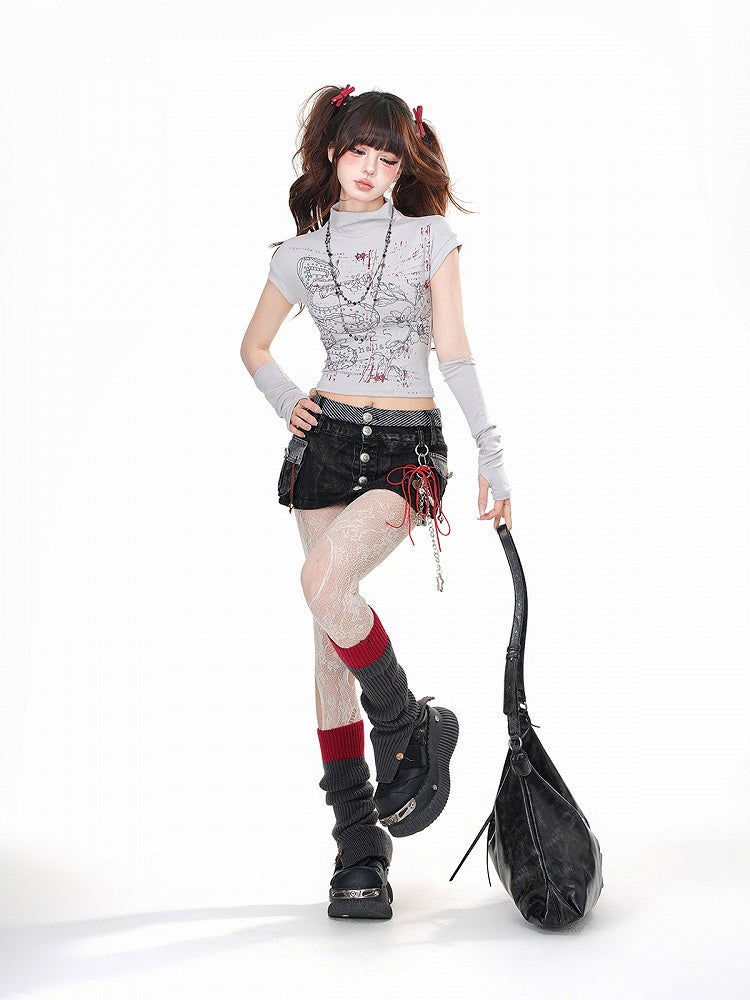 Glamouröses, eng anliegendes, kurzes Top mit Stehkragen und Schlangenmuster in Grau/Schwarz