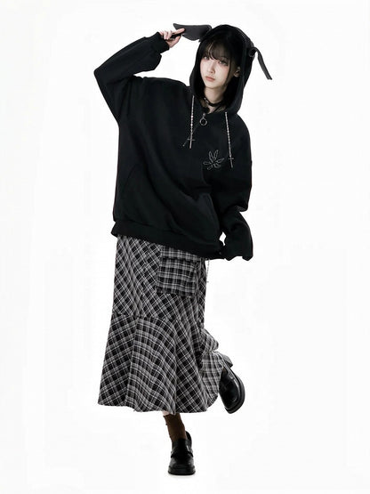 Knöchellanger, schwarz-weiß karierter Meerjungfrauenrock mit Taschendetail