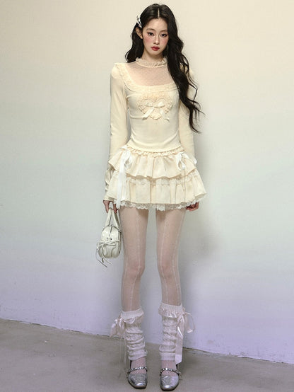 Aprikosenfarbenes Oberteil mit Illusionsausschnitt und Spitzenakzenten und langen Ärmeln