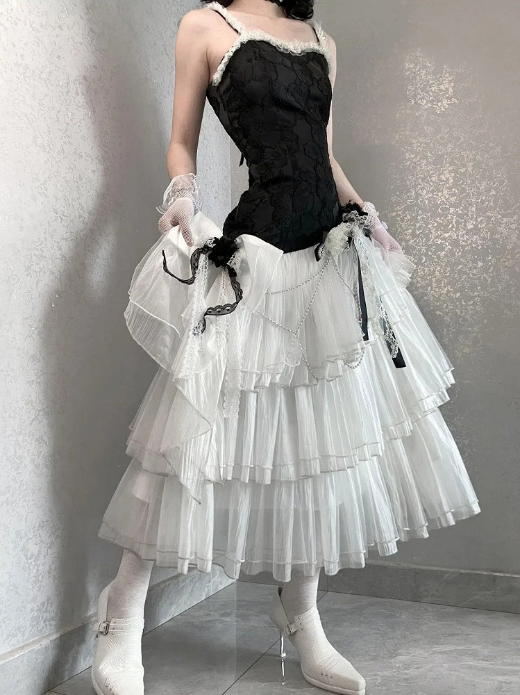 Klassisches Lolita-Kleid mit Lagen-Tüll und Jacquard-Oberteil und schmalem Saum, Schwarz/Weiß, geblümt