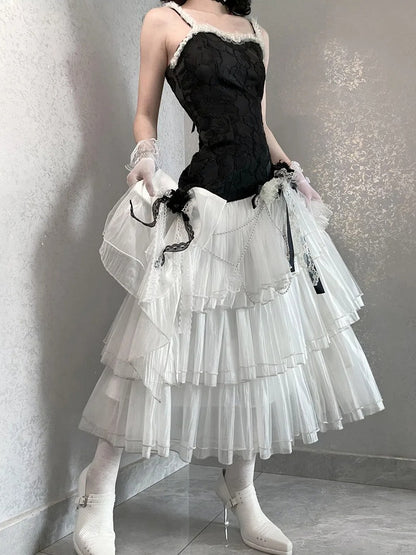 Klassisches Lolita-Kleid mit Lagen-Tüll und Jacquard-Oberteil und schmalem Saum, Schwarz/Weiß, geblümt